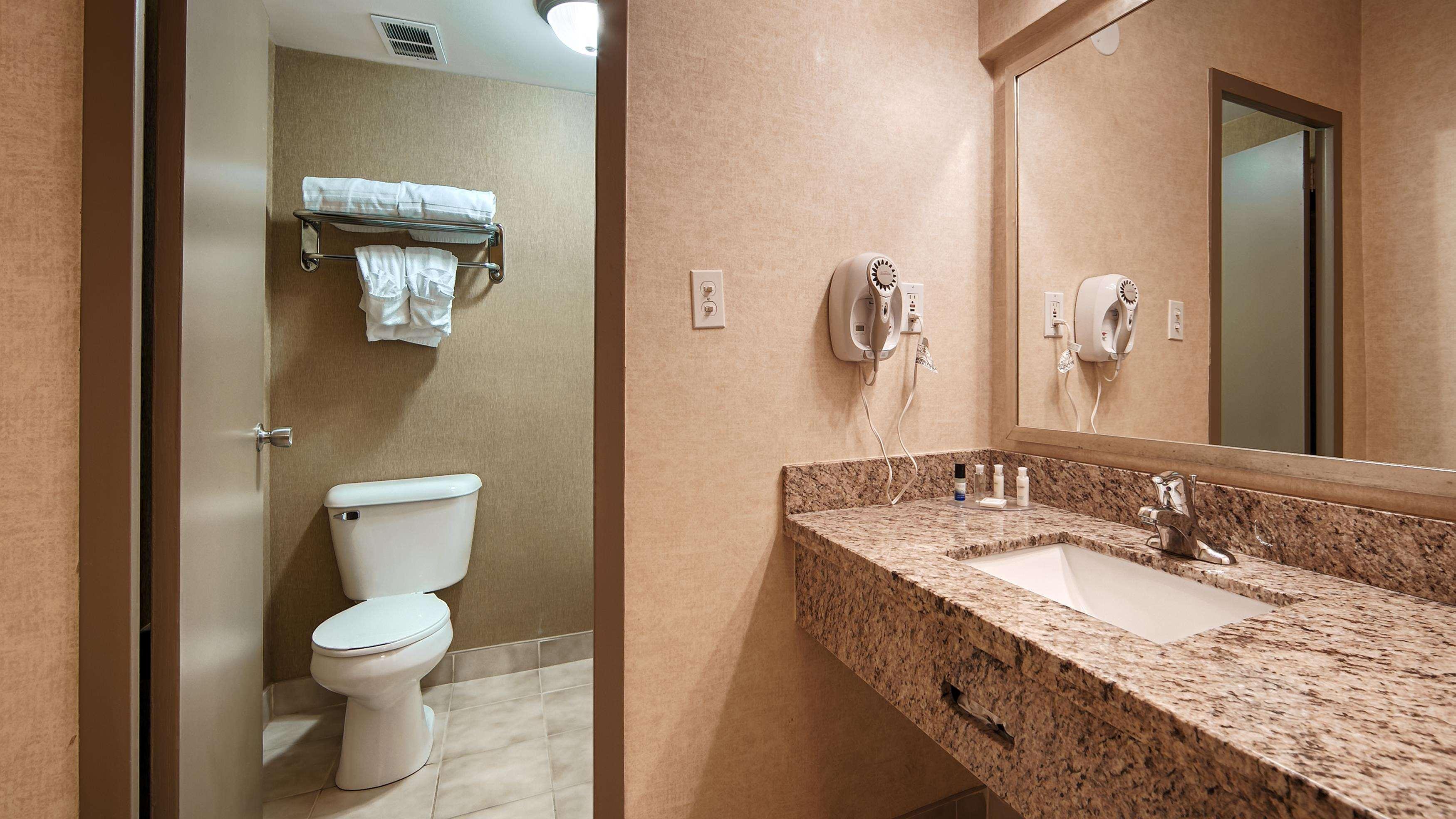 Best Western Plus Durham Hotel & Conference Centre オシャワ エクステリア 写真