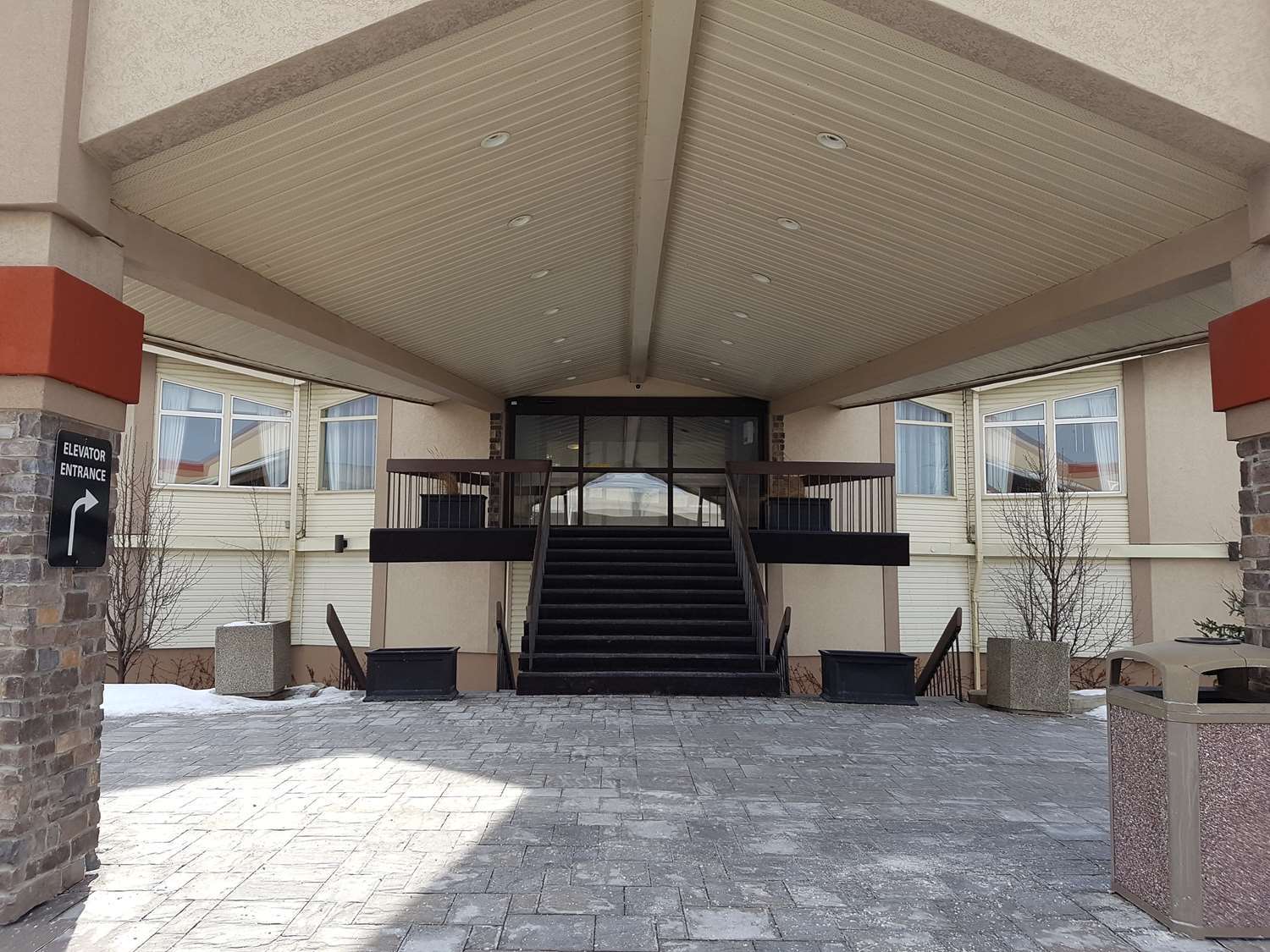 Best Western Plus Durham Hotel & Conference Centre オシャワ エクステリア 写真